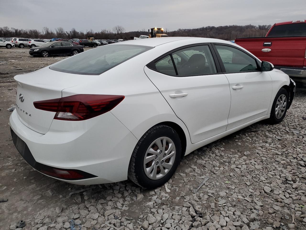 2019 HYUNDAI ELANTRA SE - Фото 3