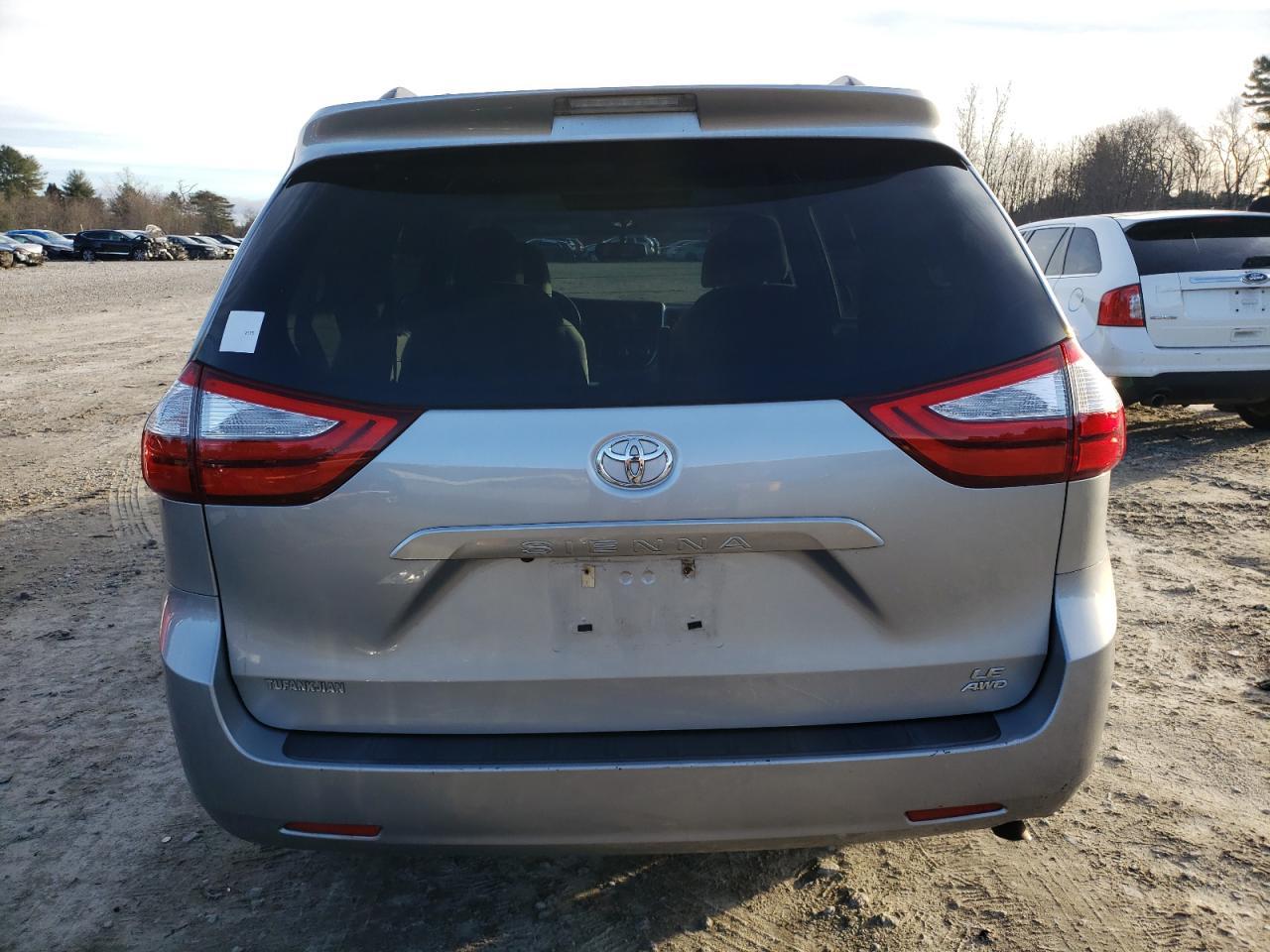 2015 TOYOTA SIENNA LE - Фото 6
