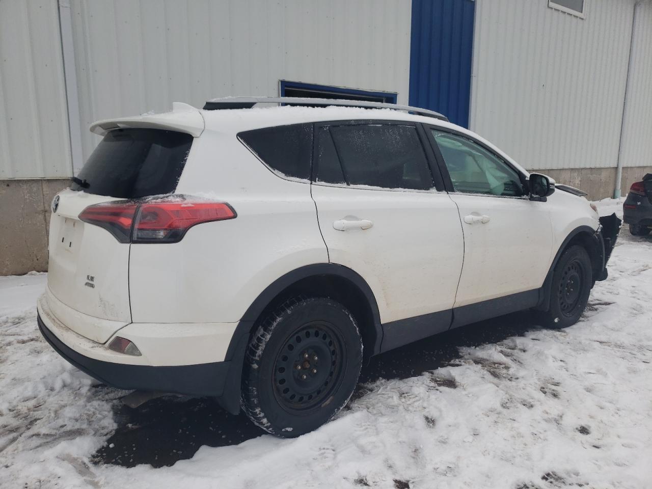 2017 TOYOTA RAV4 LE - Фото 3