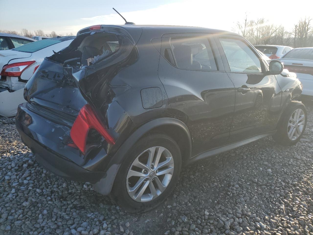 2011 NISSAN JUKE S - Фото 3