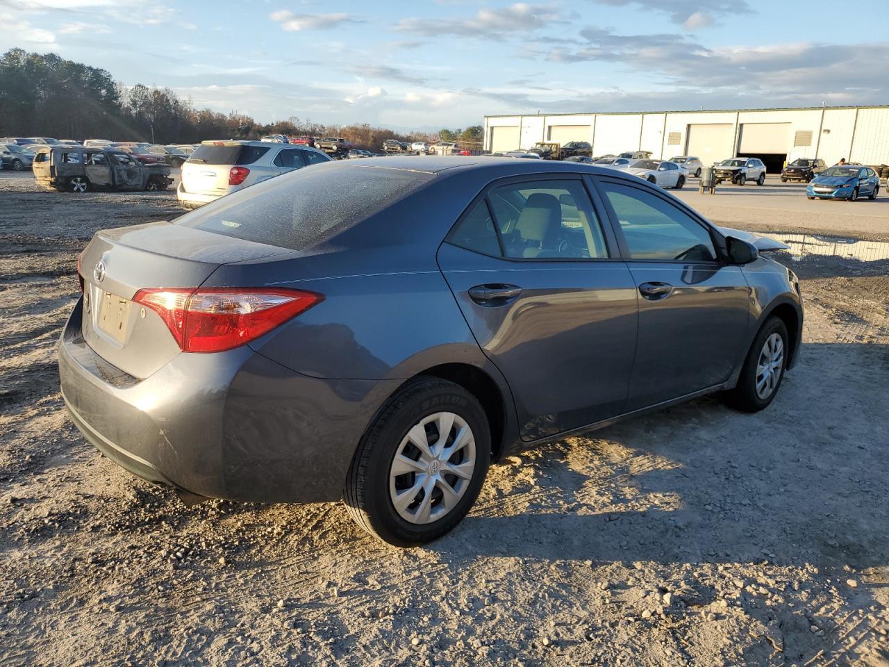 2018 TOYOTA COROLLA L - Фото 3