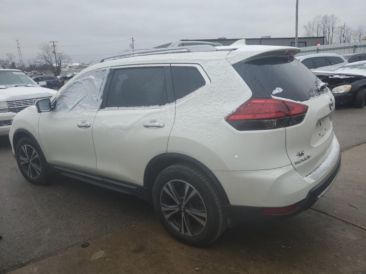 2017 NISSAN ROGUE S - Фото 2