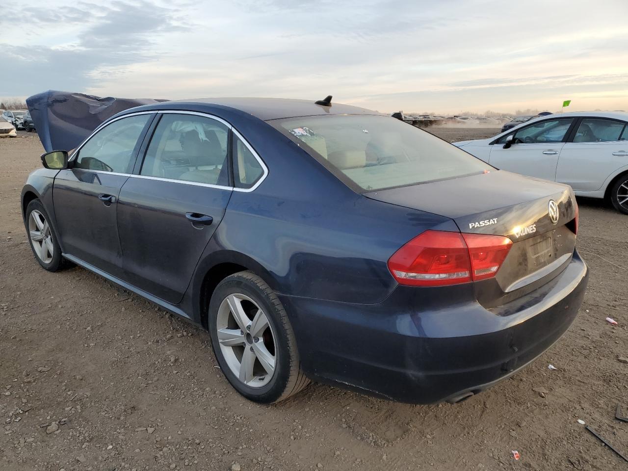 2013 VOLKSWAGEN PASSAT SE - Image 2
