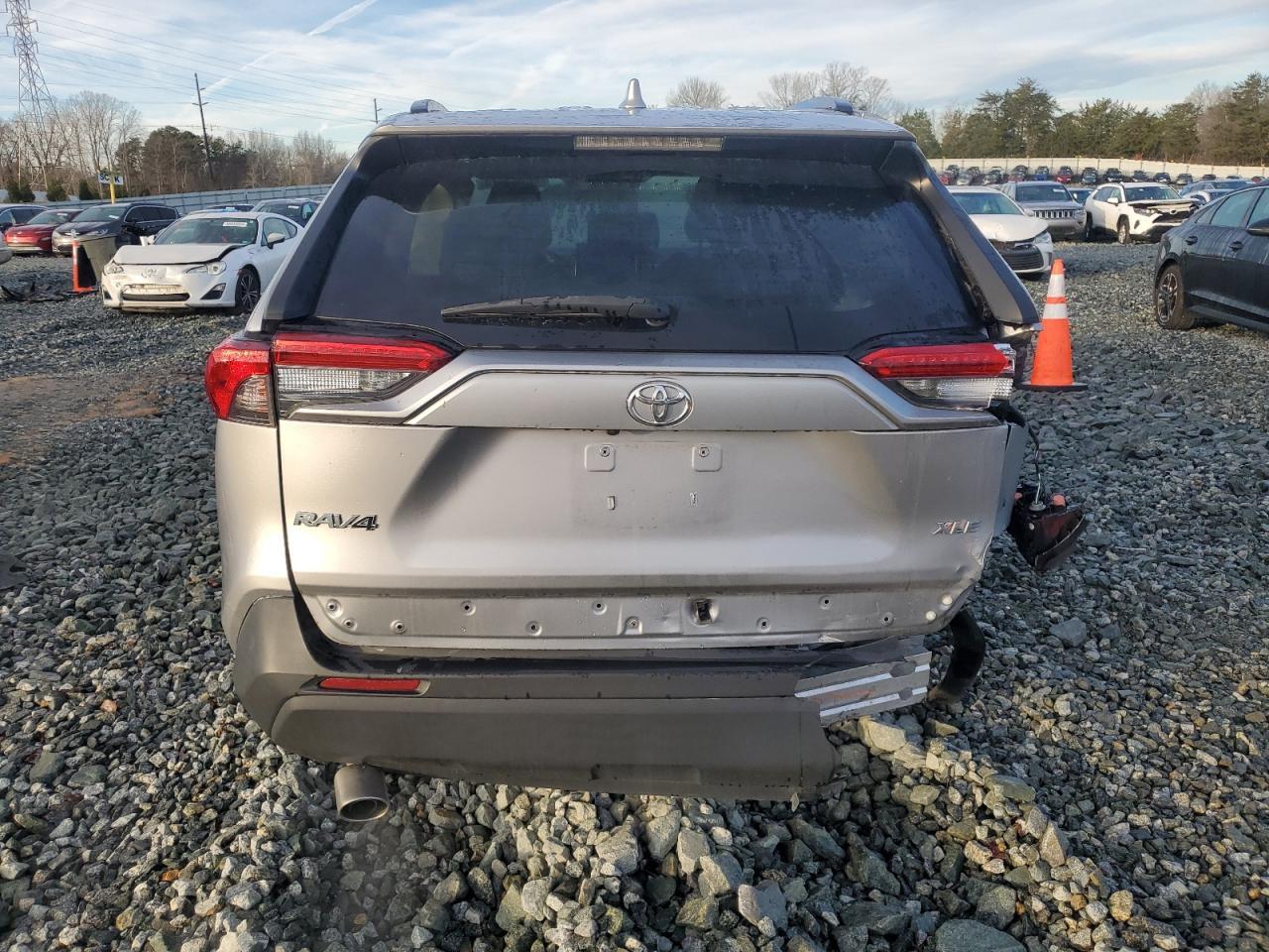 2020 TOYOTA RAV4 XLE P - Фото 6