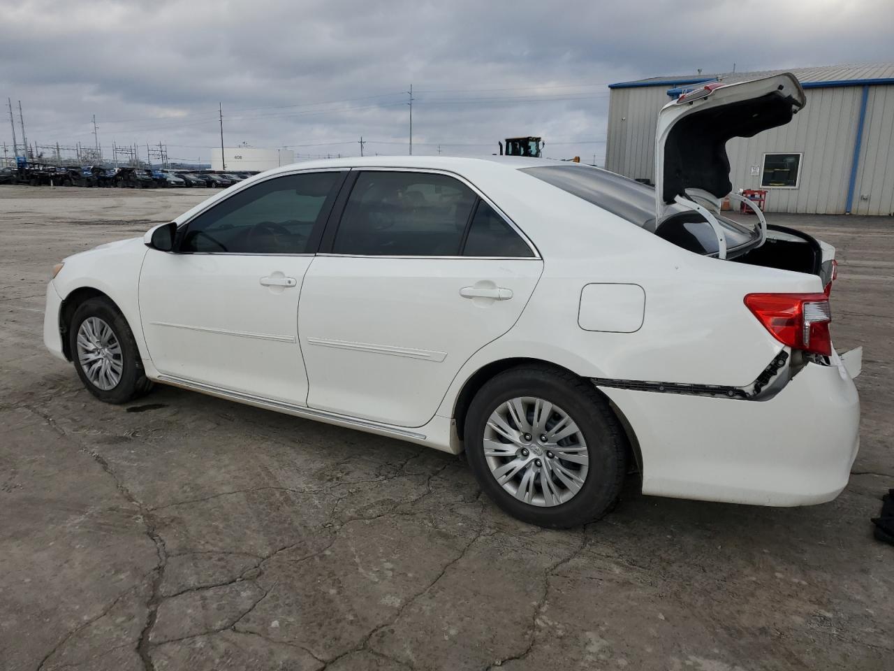 2013 TOYOTA CAMRY L - Фото 2