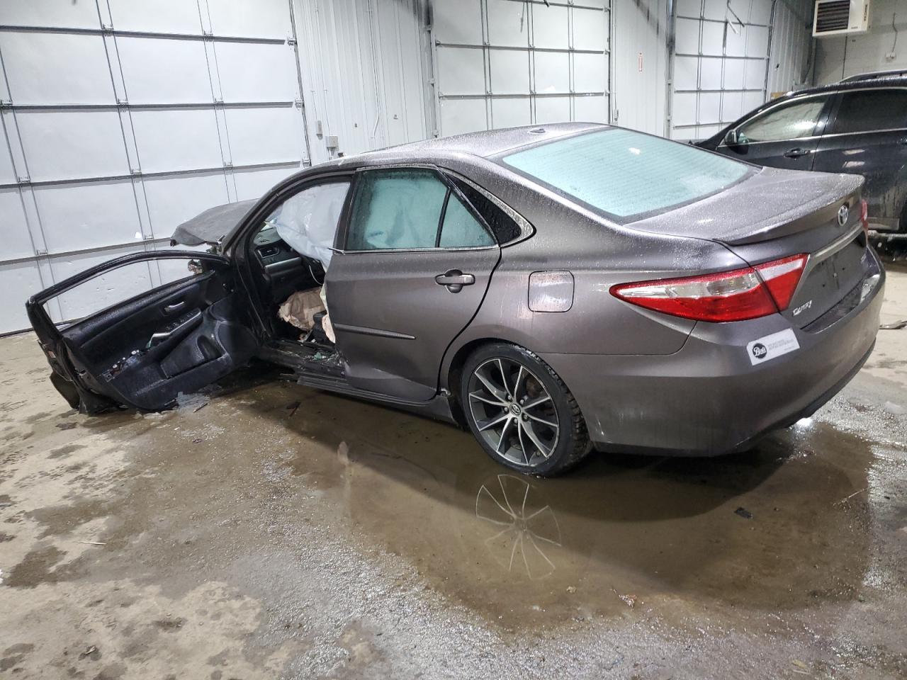 2015 TOYOTA CAMRY LE - Фото 2