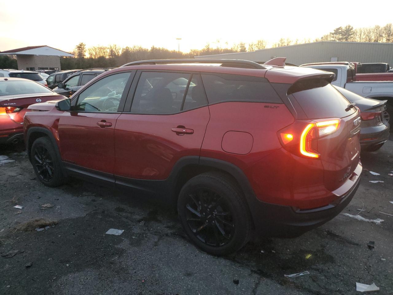 2023 GMC TERRAIN SL - Image 2