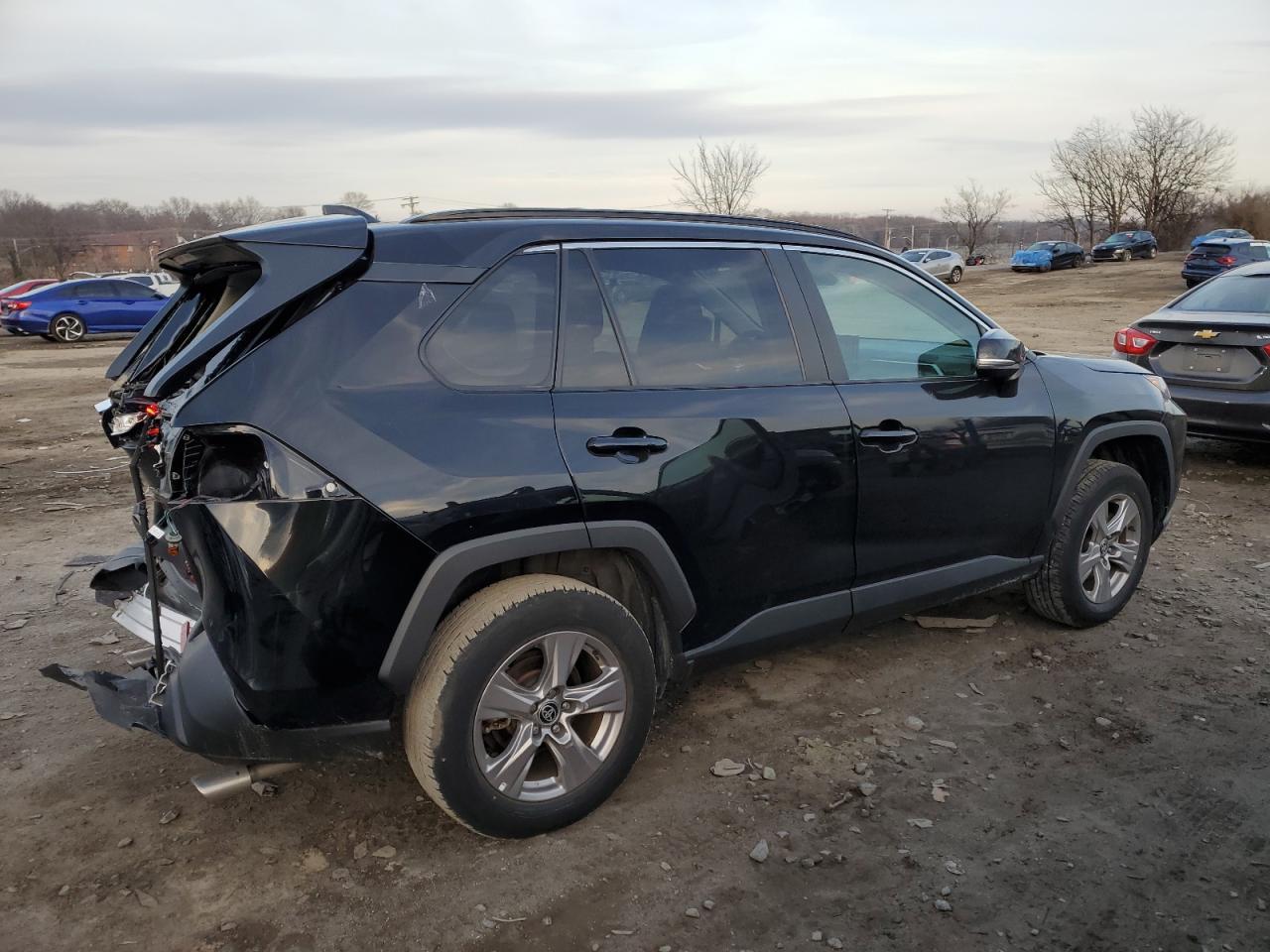 2022 TOYOTA RAV4 XLE - Фото 3