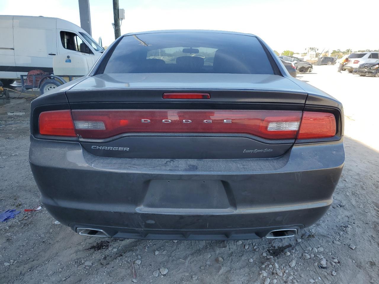 2013 DODGE CHARGER SE - Image 6
