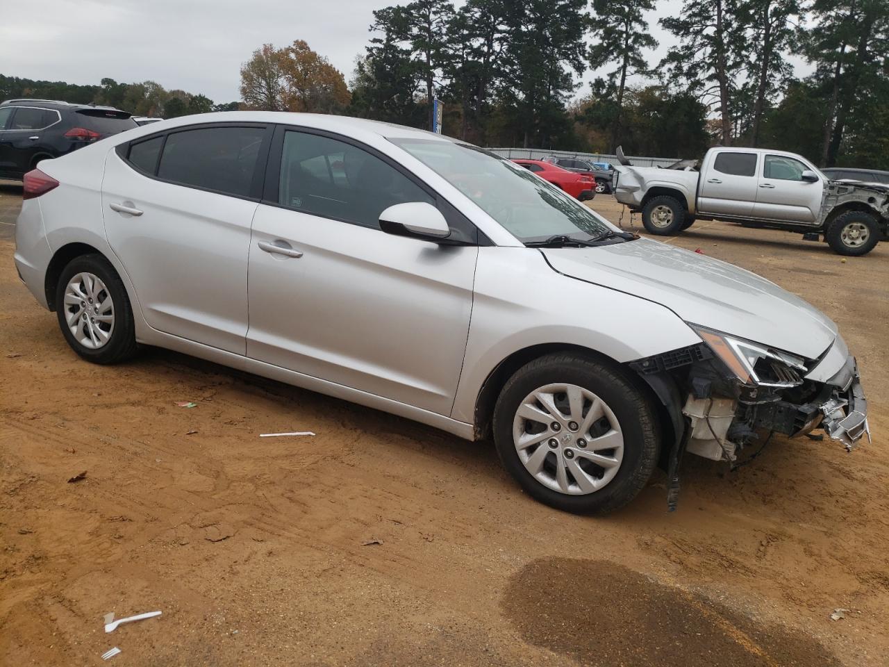 2019 HYUNDAI ELANTRA SE - Фото 4
