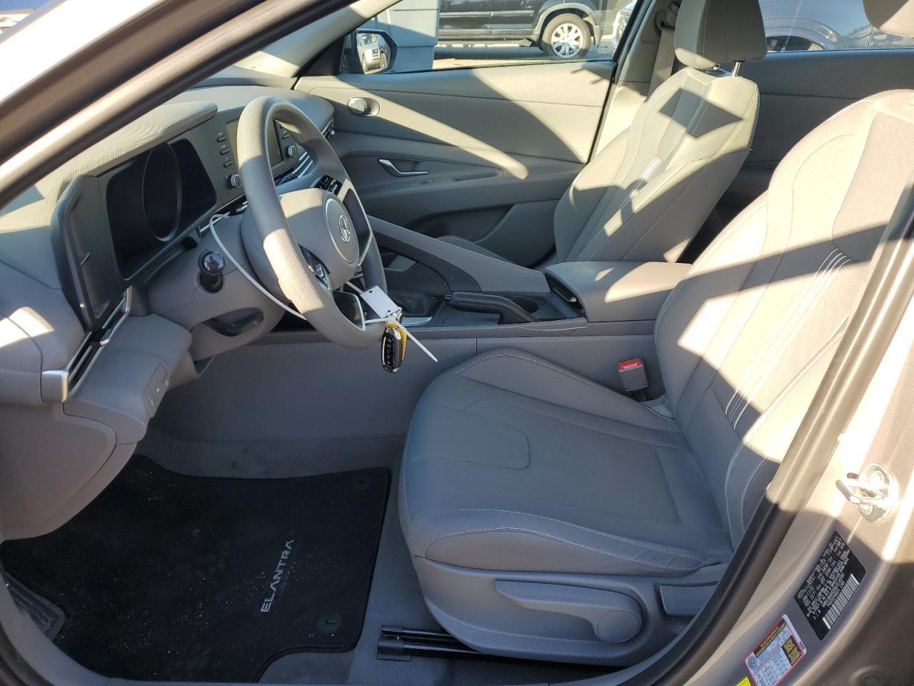 2022 HYUNDAI ELANTRA SE - Image 7