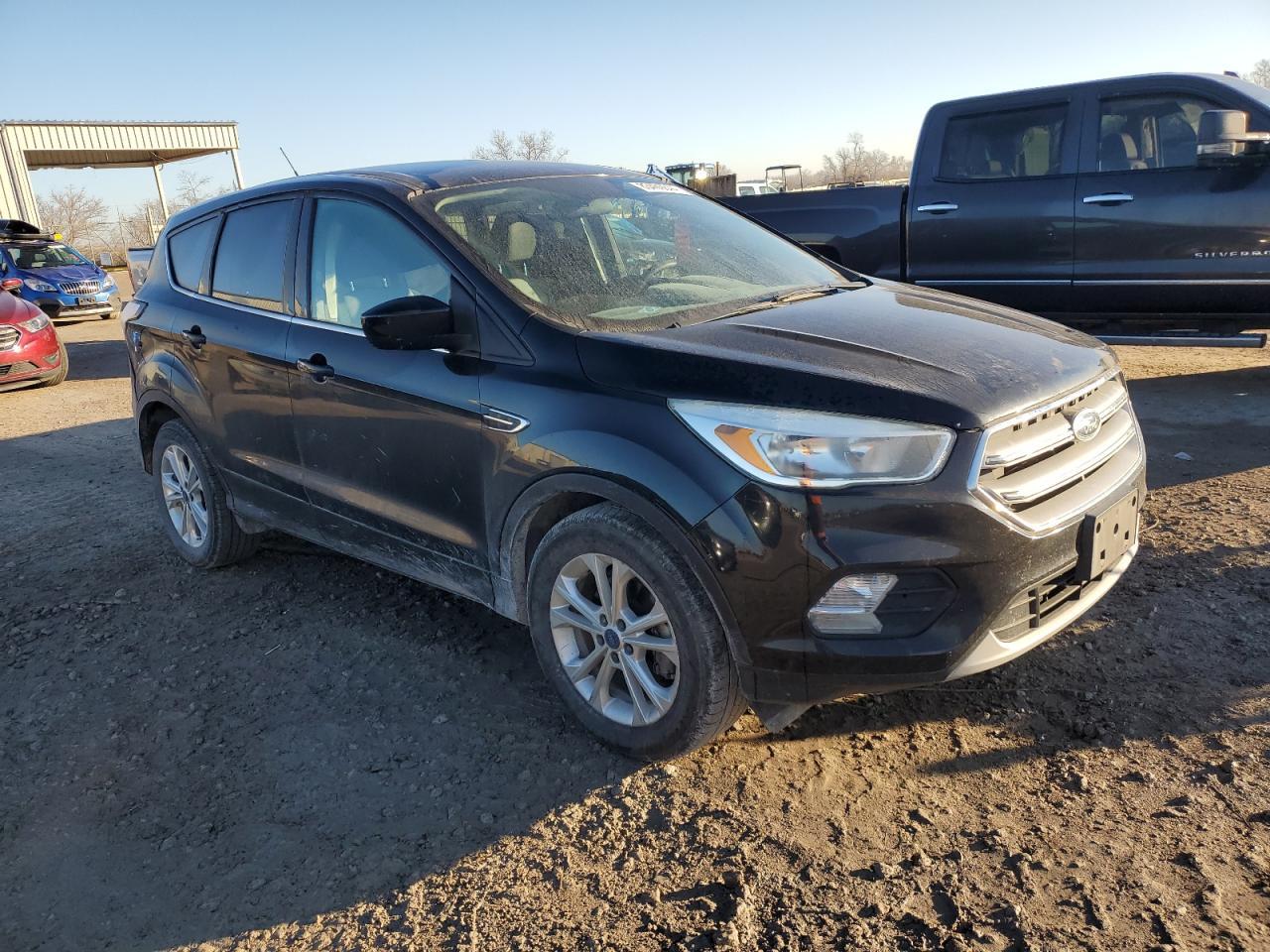 2017 FORD ESCAPE SE - Image 4