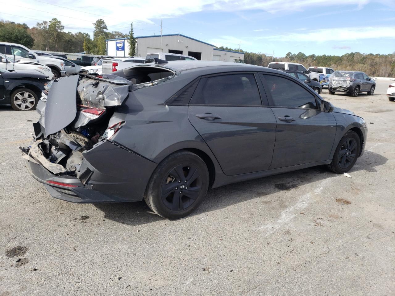 2023 HYUNDAI ELANTRA SE - Image 3