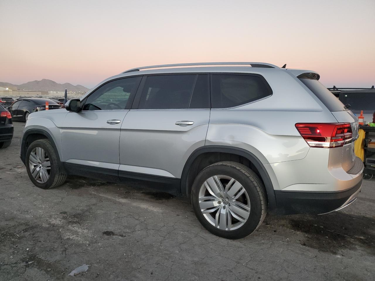 2019 VOLKSWAGEN ATLAS SE - Image 2