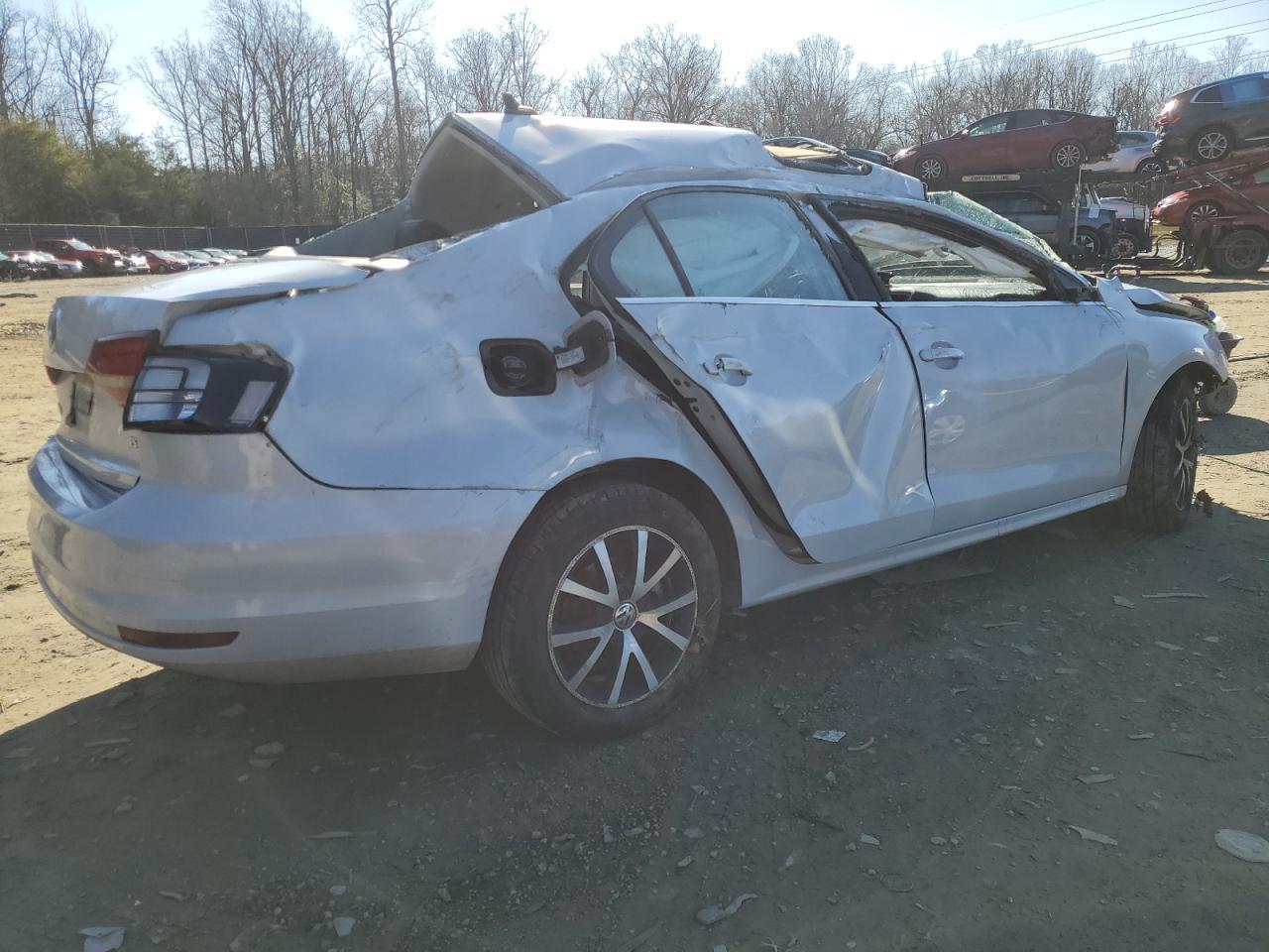 2017 VOLKSWAGEN JETTA SE - Image 3