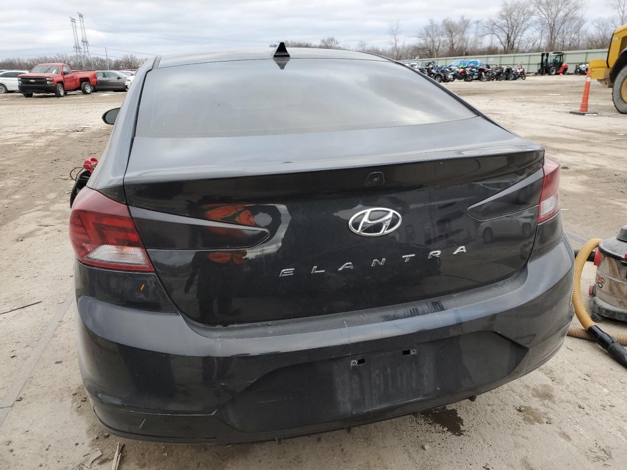 2019 HYUNDAI ELANTRA SE - Image 6