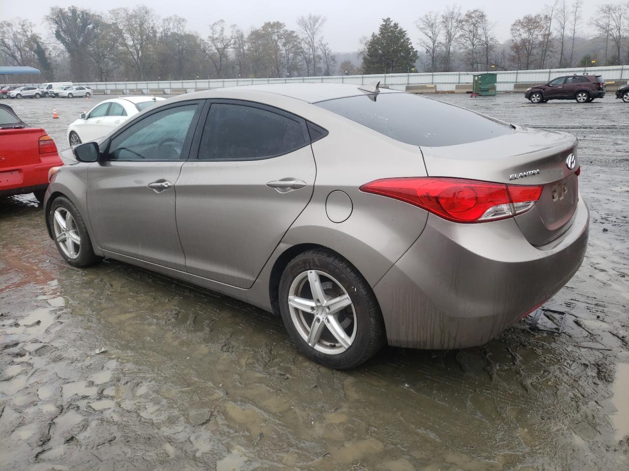 2013 HYUNDAI ELANTRA GL - Image 2