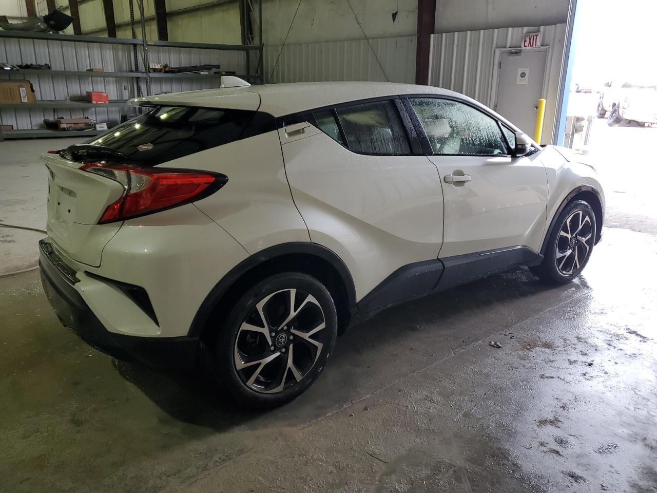 2019 TOYOTA C-HR XLE - Фото 3