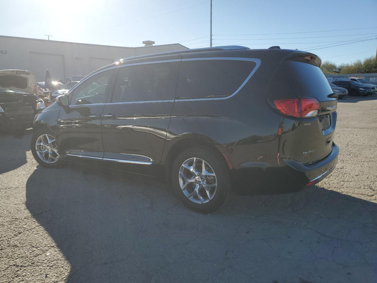 2017 CHRYSLER PACIFICA L - Image 2