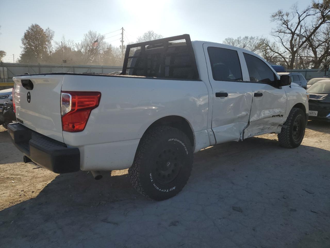 2018 NISSAN TITAN S - Фото 3