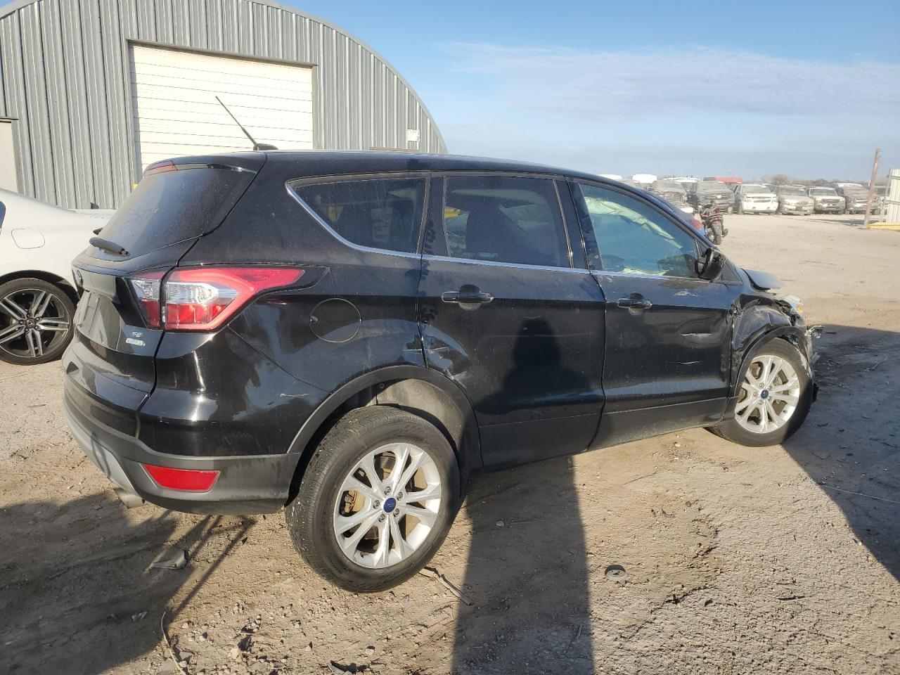 2017 FORD ESCAPE SE - Фото 3