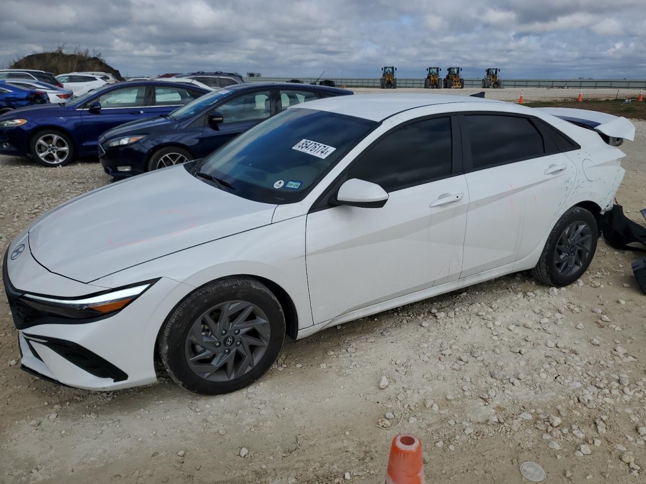 2024 HYUNDAI ELANTRA SE
