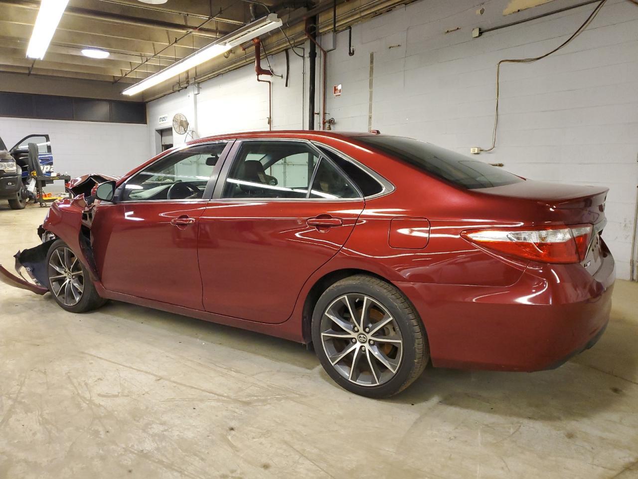 2017 TOYOTA CAMRY LE - Фото 2