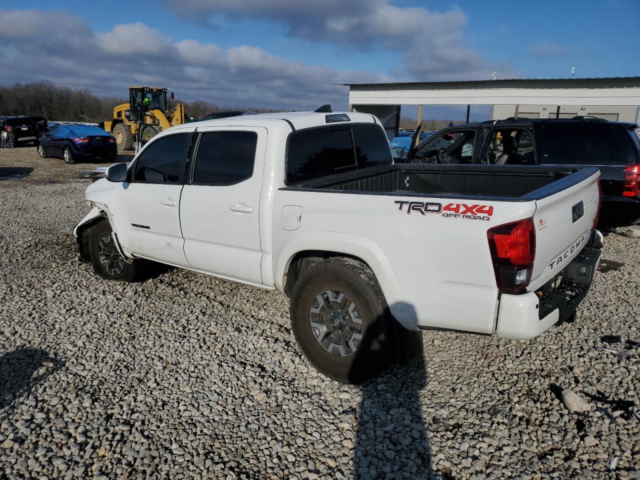 2018 TOYOTA TACOMA DOU - Фото 2
