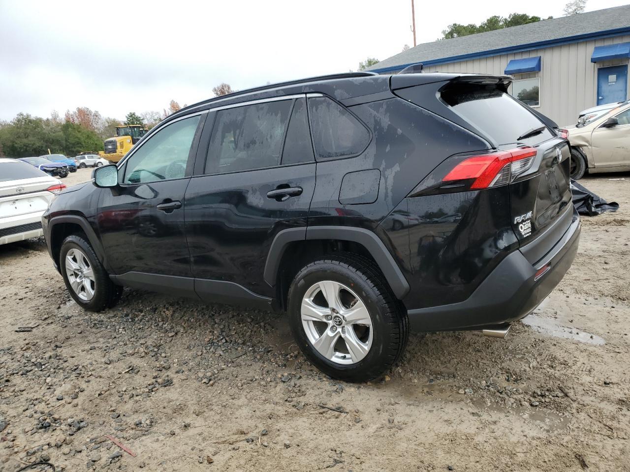 2020 TOYOTA RAV4 XLE - Фото 2