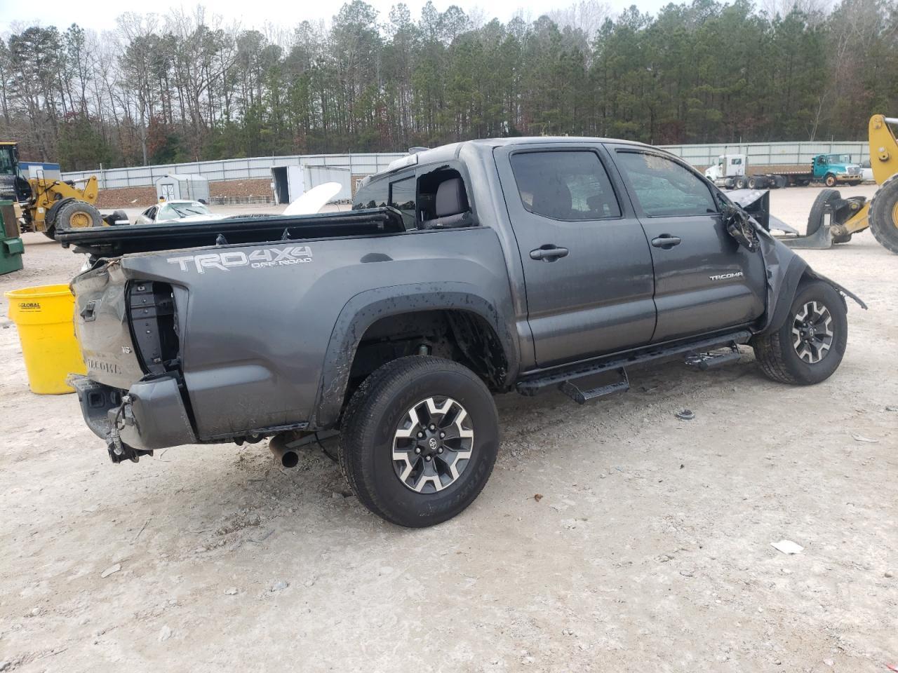 2017 TOYOTA TACOMA DOU - Фото 3