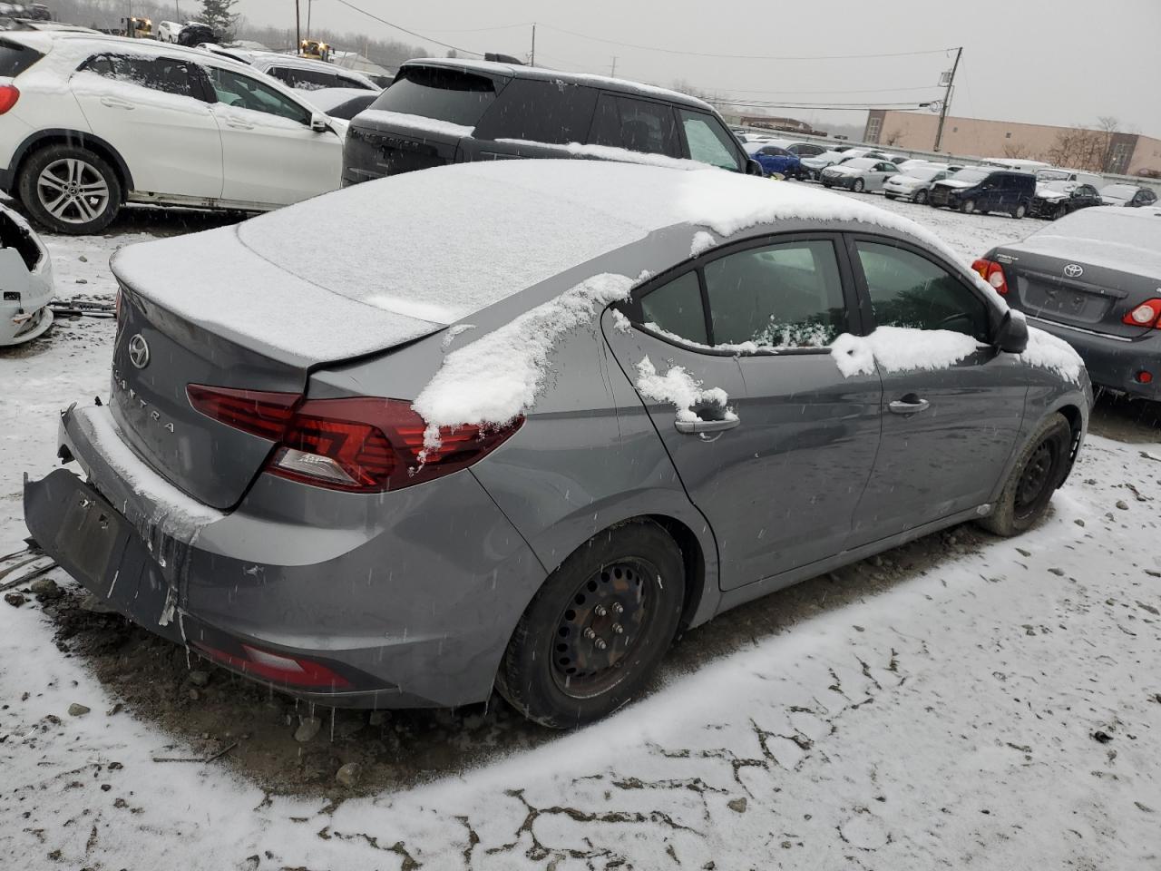 2019 HYUNDAI ELANTRA SE - Фото 3