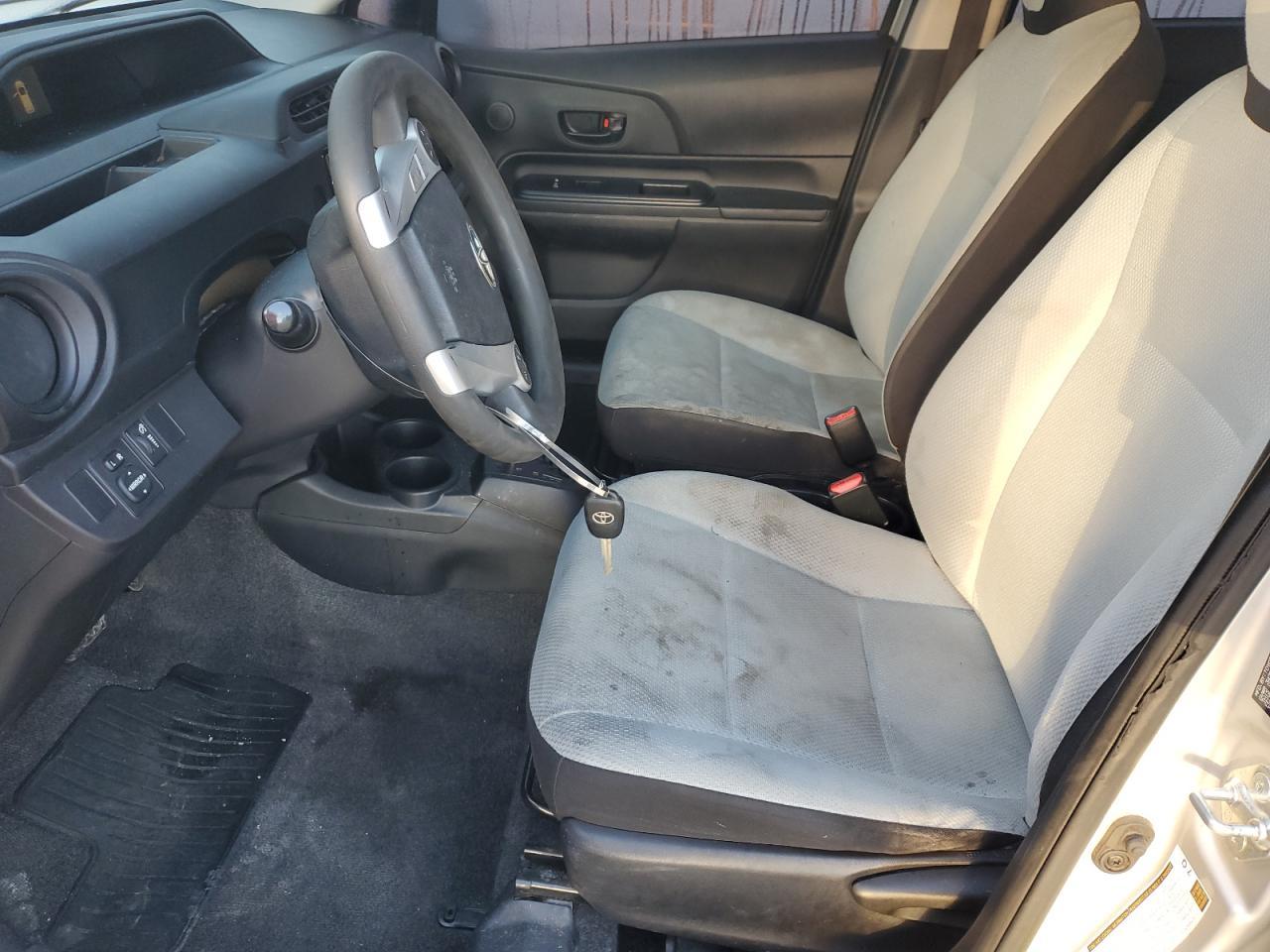 2015 TOYOTA PRIUS C - Image 7