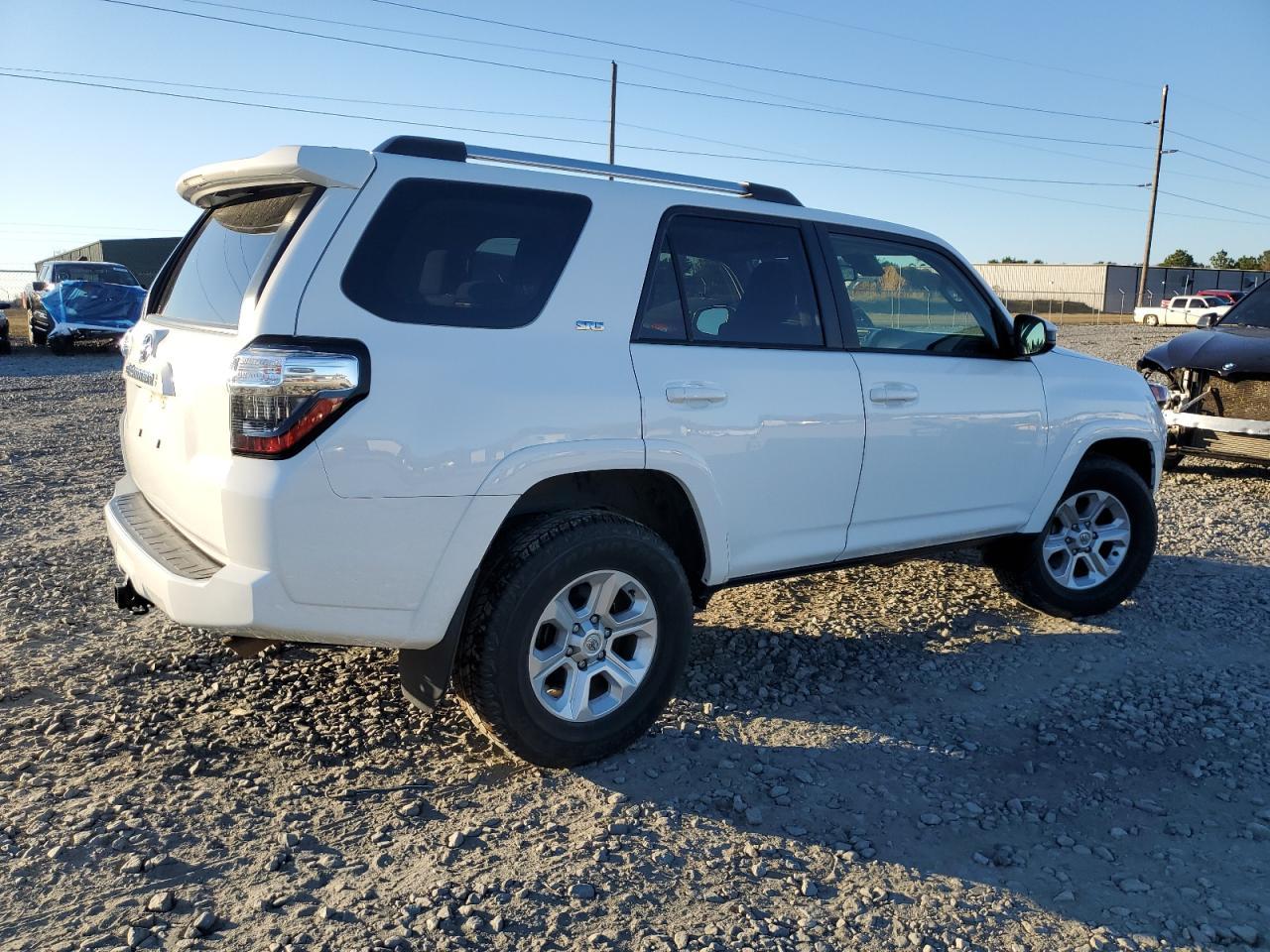 2022 TOYOTA 4RUNNER SR - Фото 3