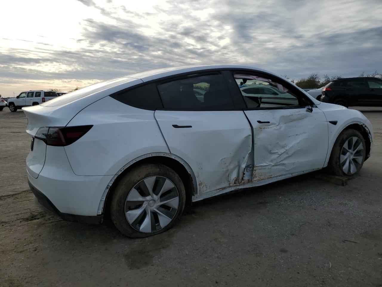 2024 TESLA MODEL Y - Image 3