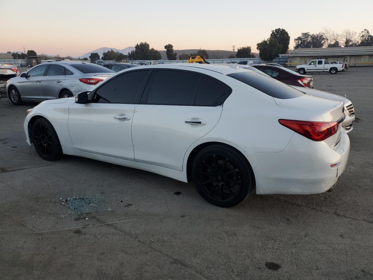 2015 INFINITI Q50 BASE - Image 2