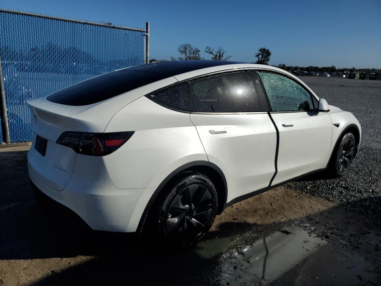 2024 TESLA MODEL Y - Image 3
