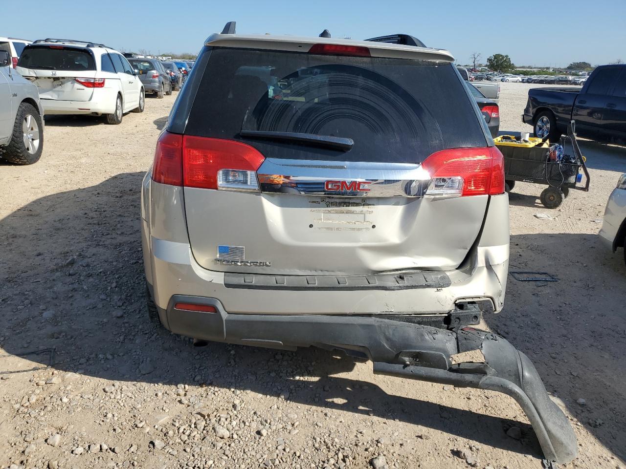 2012 GMC TERRAIN SL - Image 6