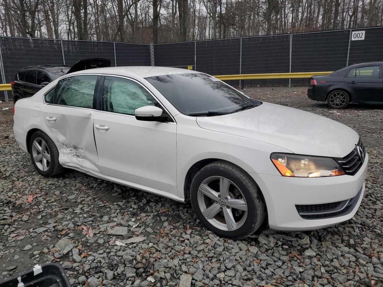 2013 VOLKSWAGEN PASSAT SE - Image 4