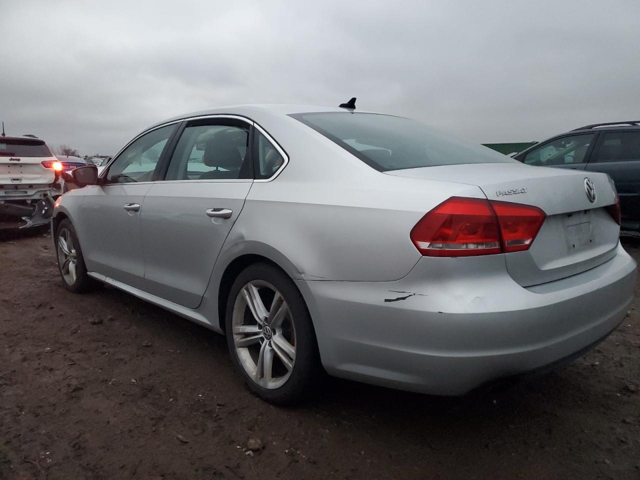 2014 VOLKSWAGEN PASSAT SE - Image 2