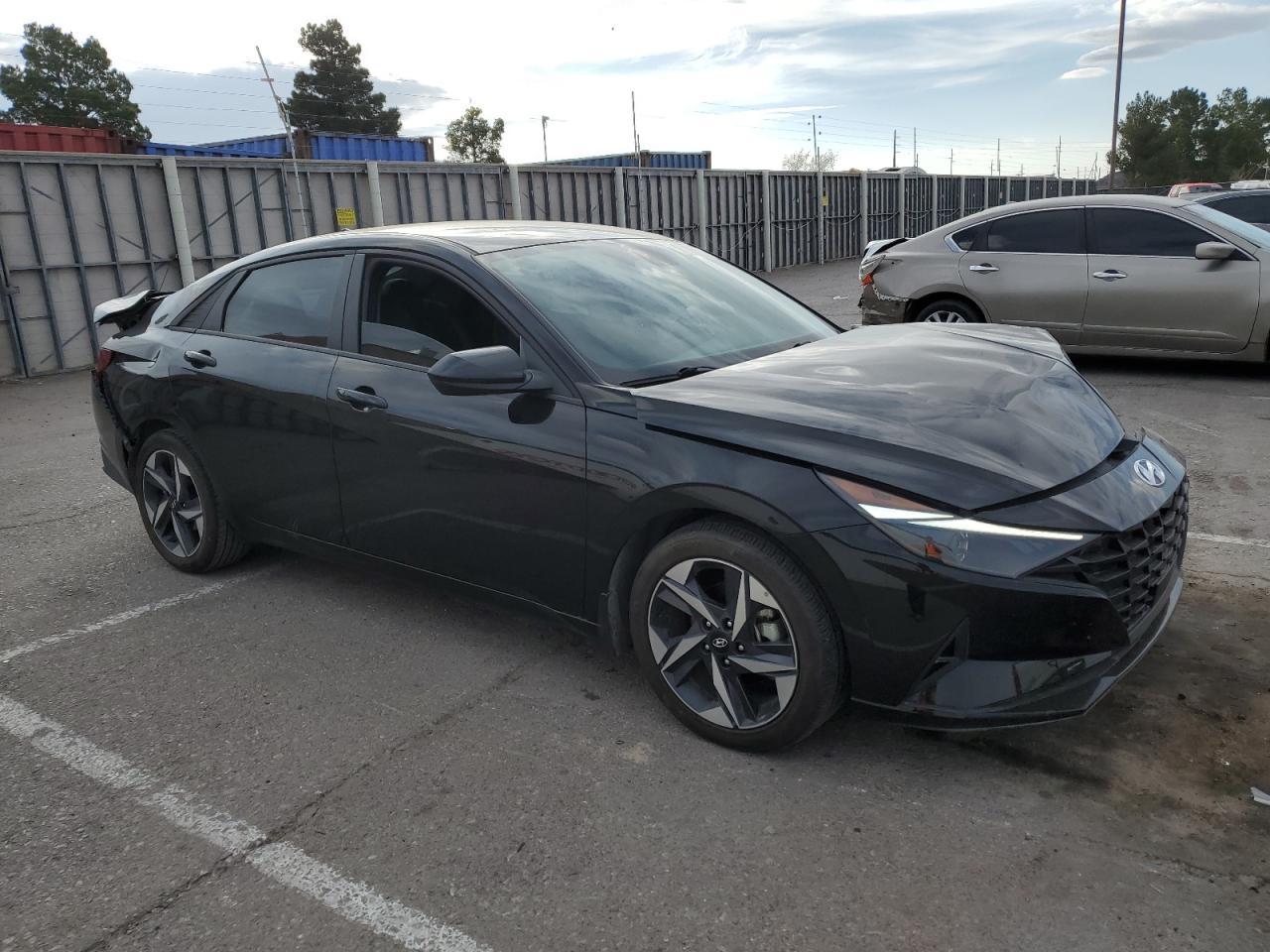 2023 HYUNDAI ELANTRA SE - Фото 4