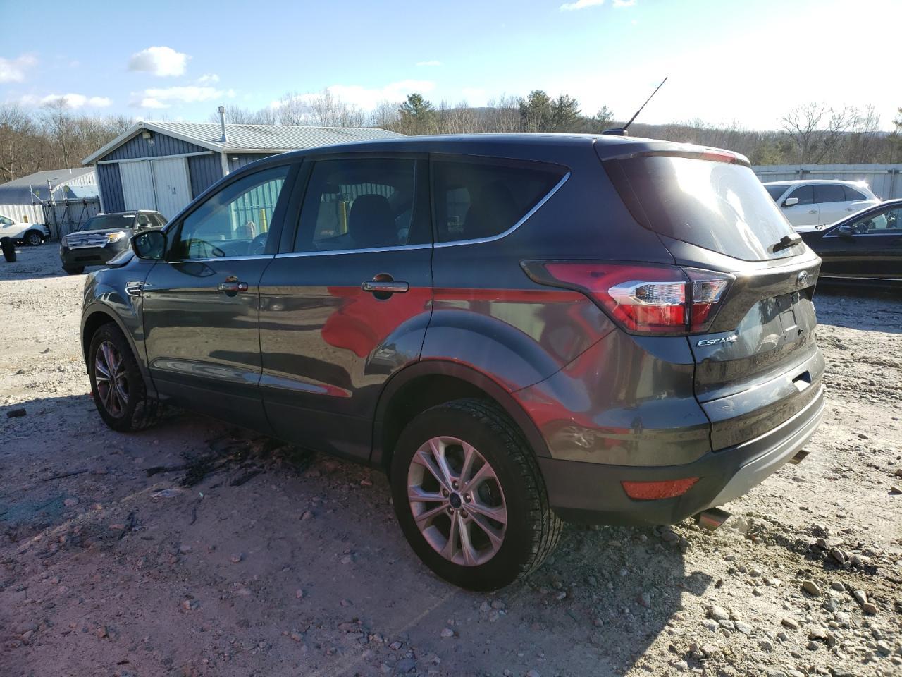 2017 FORD ESCAPE SE - Image 2