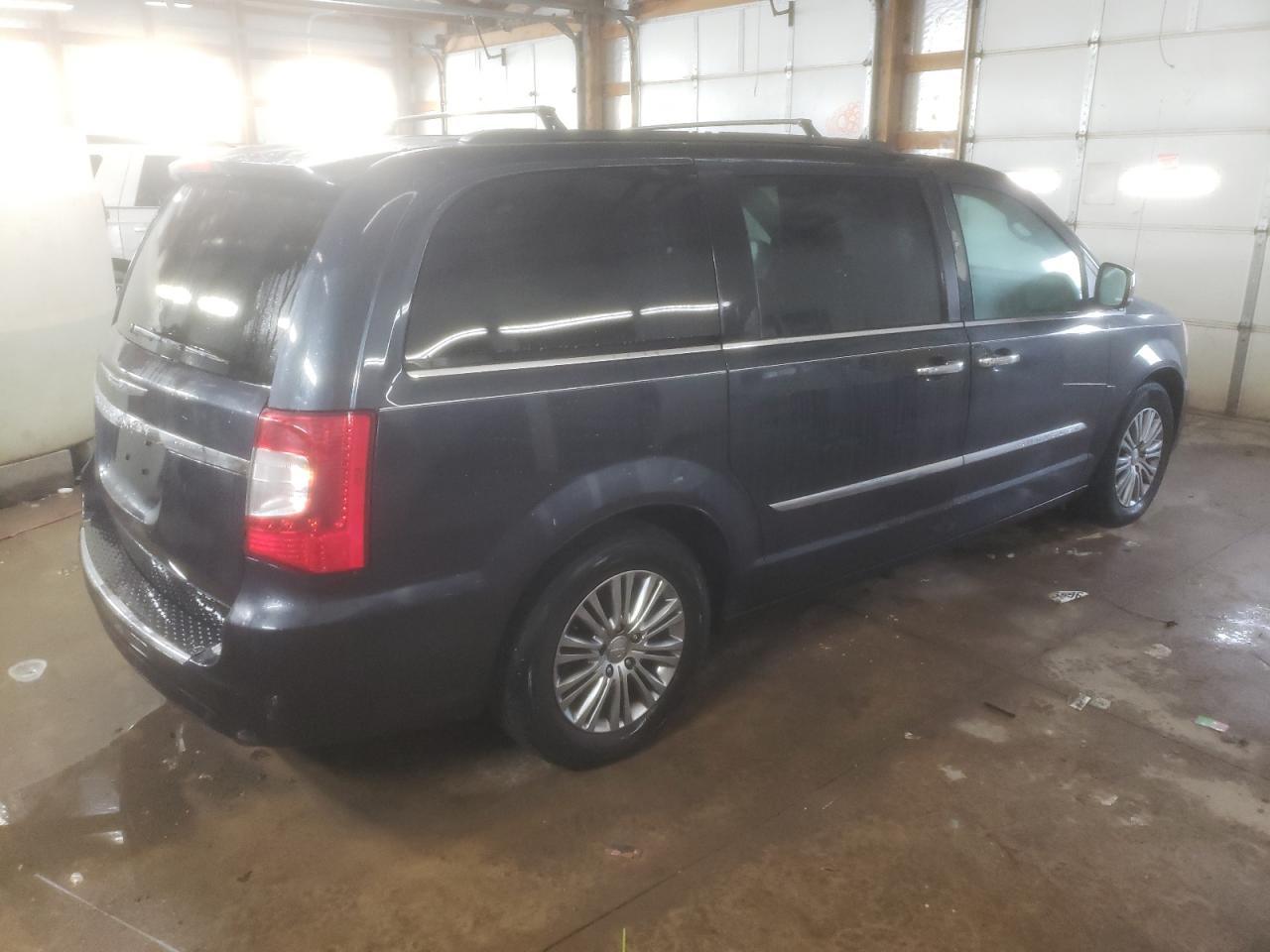 2014 CHRYSLER TOWN & COU - Image 3
