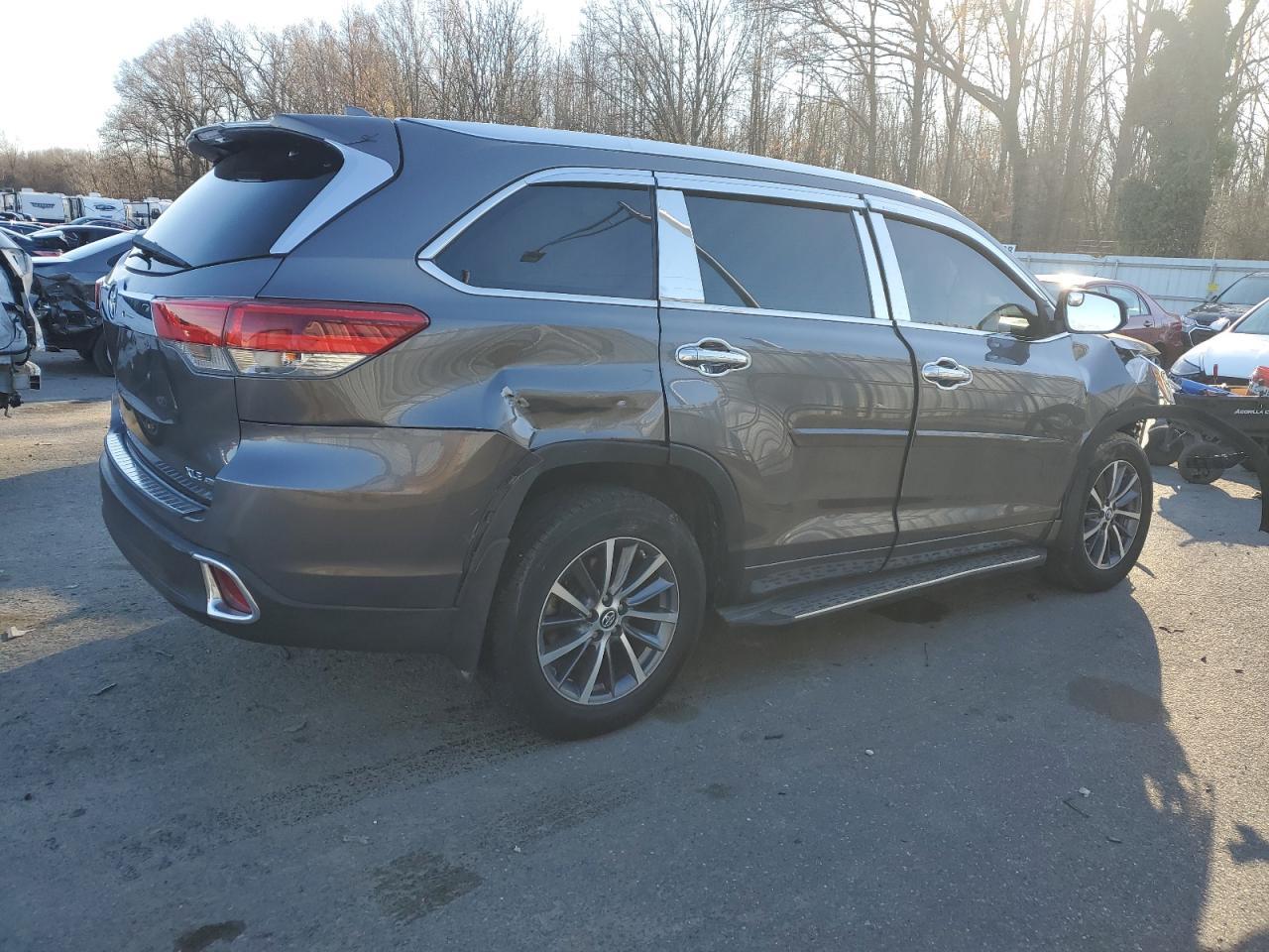 2018 TOYOTA HIGHLANDER - Image 3