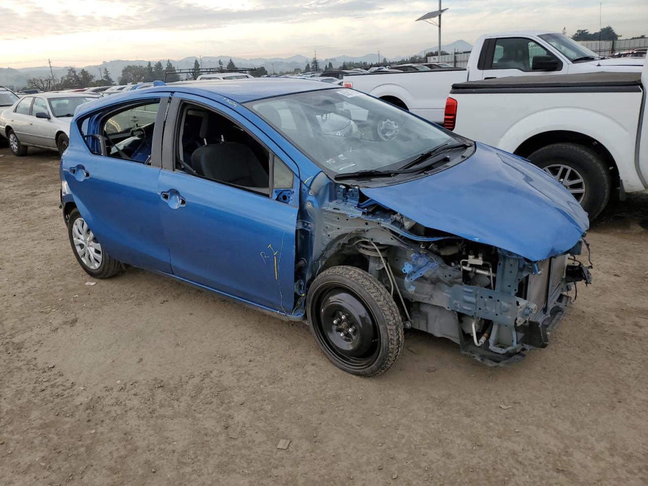 2015 TOYOTA PRIUS C - Фото 4