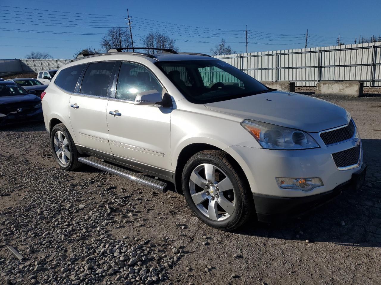 2012 CHEVROLET TRAVERSE L - Image 4
