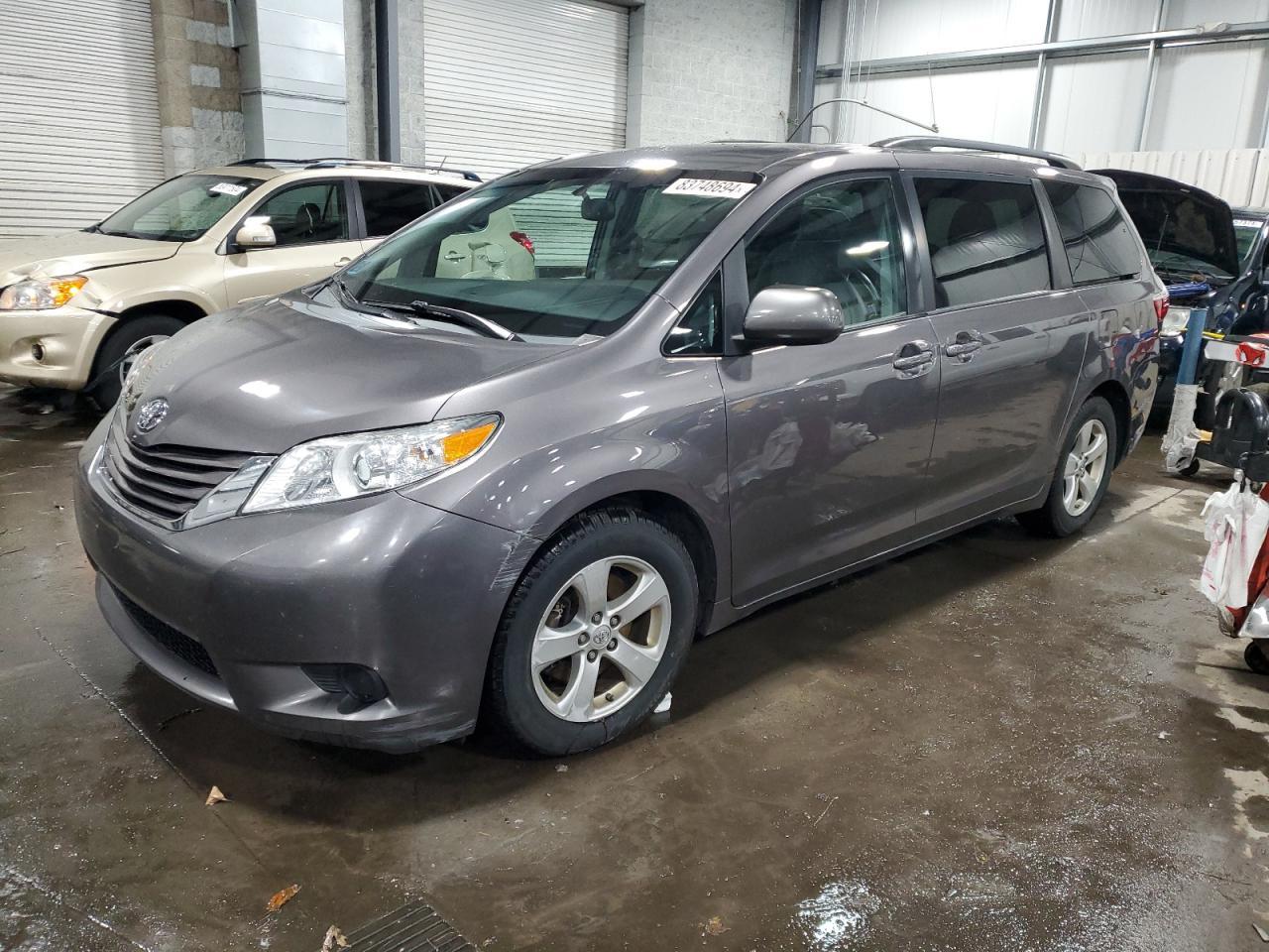 2015 TOYOTA SIENNA LE