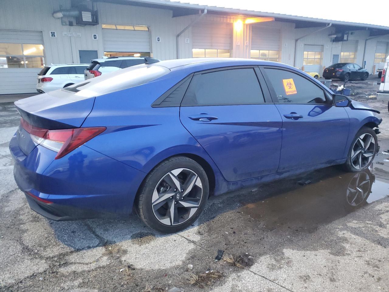 2023 HYUNDAI ELANTRA SE - Image 3