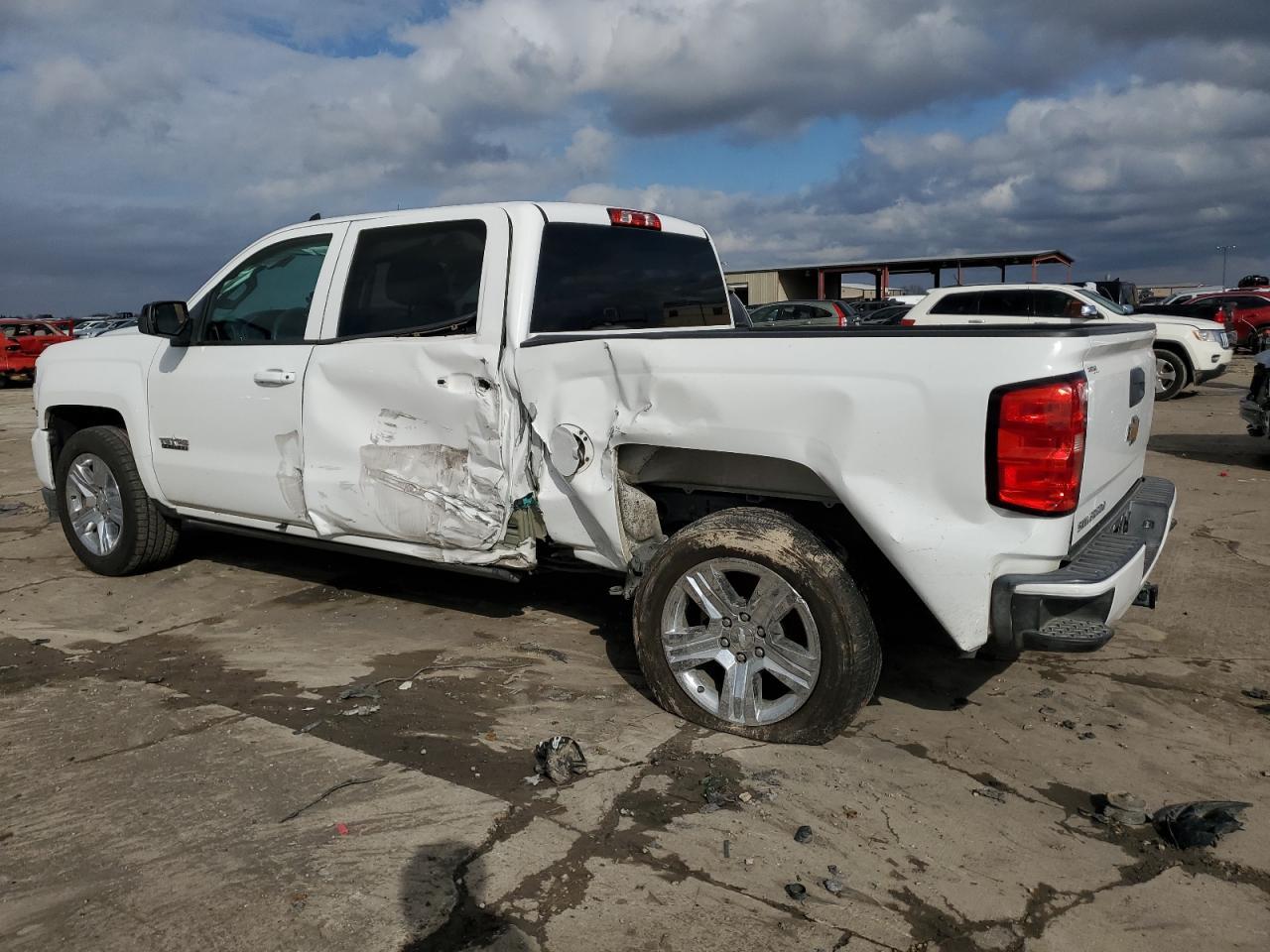 2018 CHEVROLET SILVERADO - Фото 2