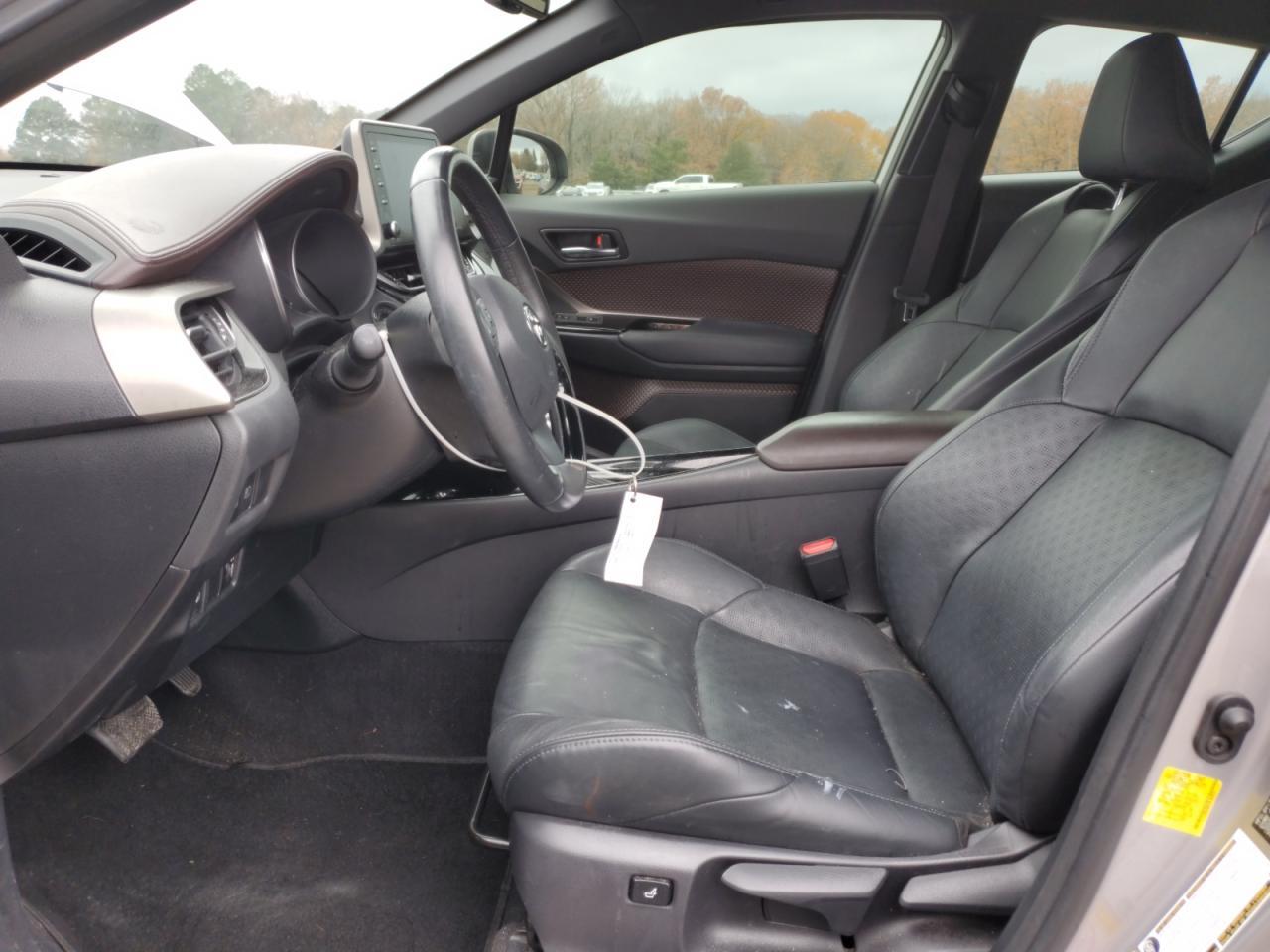 2019 TOYOTA C-HR XLE - Image 7