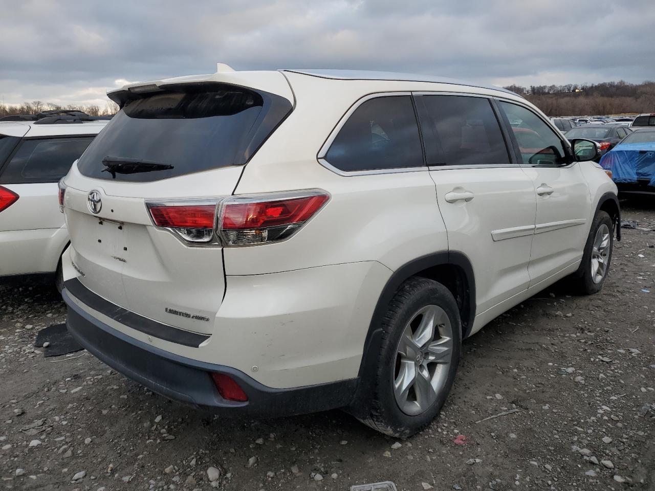 2015 TOYOTA HIGHLANDER - Image 3
